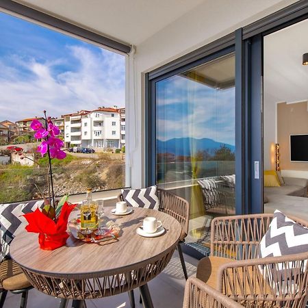 Apartment Top View With Balcony And Private Parking غييكا المظهر الخارجي الصورة