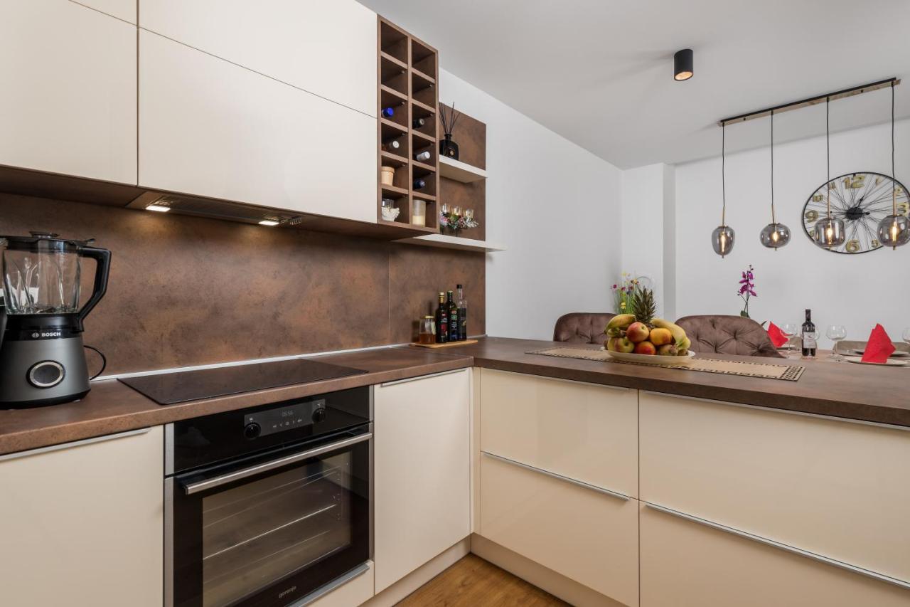 Apartment Top View With Balcony And Private Parking غييكا المظهر الخارجي الصورة
