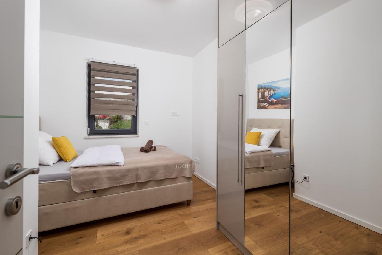 Apartment Top View With Balcony And Private Parking غييكا المظهر الخارجي الصورة